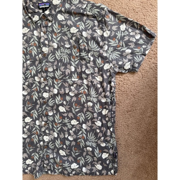 Patagonia Men's‎ Size 2XL Short Sleeve Button Down Shirt Floral Print Brown - Picture 2 of 7